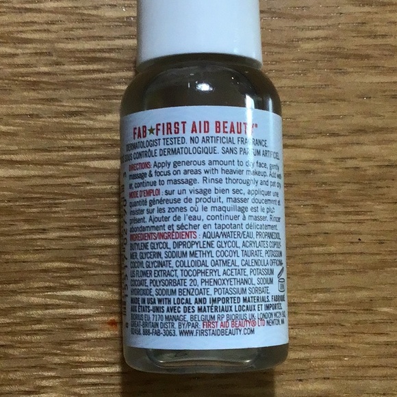 First Aid Beauty Cleansing Oil & Makeup Remover NEW Mini - Picture 2 of 4